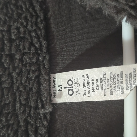 ALO Yoga Foxy Sherpa Teddy Jacket in Dark Brown - Picture 9 of 11